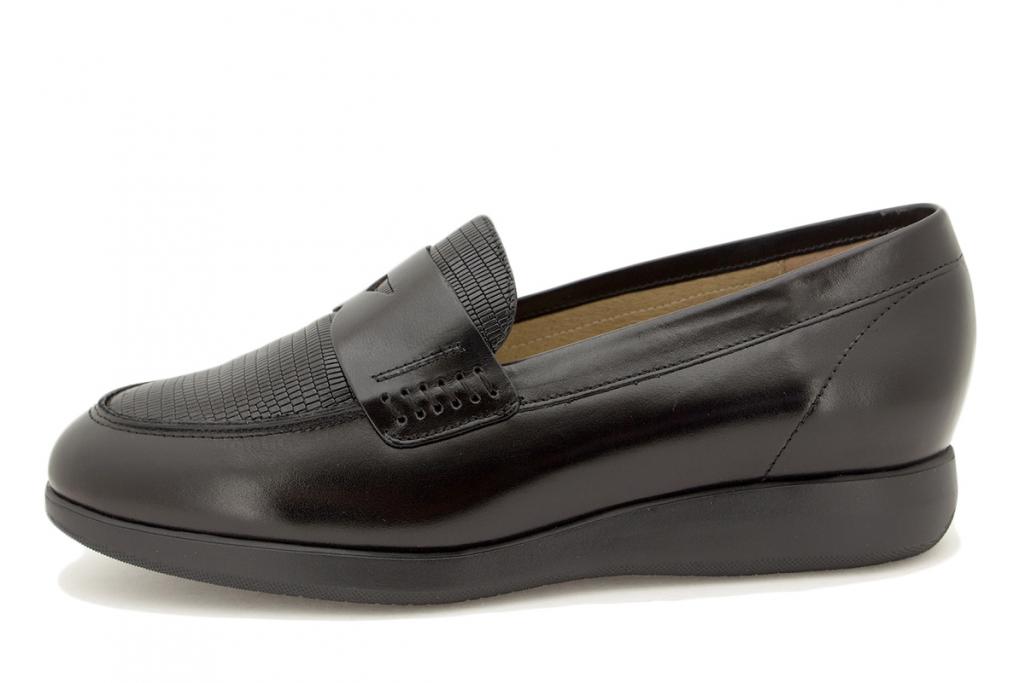 Black Leather Moccasin 235544