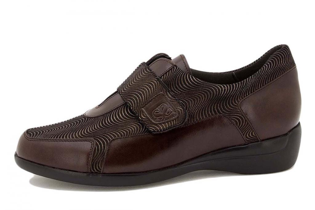 Brown Leather Velcro shoe 225577