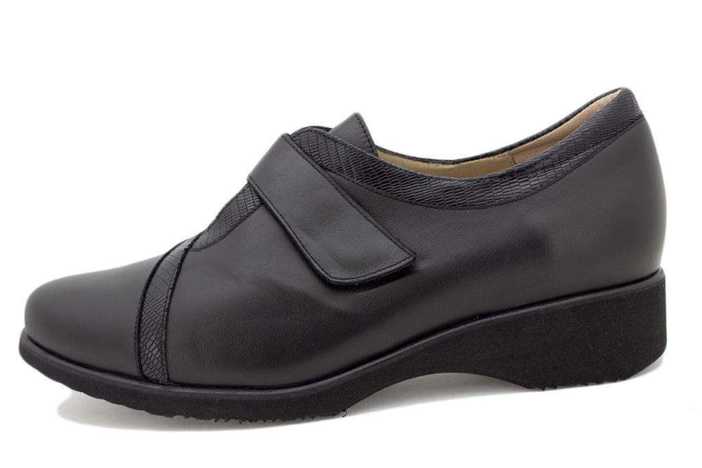 Black Leather Velcro shoe 235952